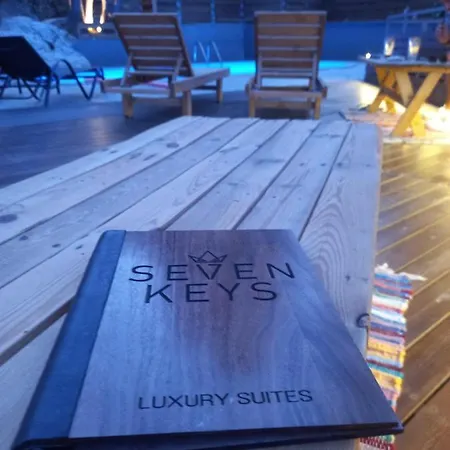 Seven Keys Luxury Suites *
