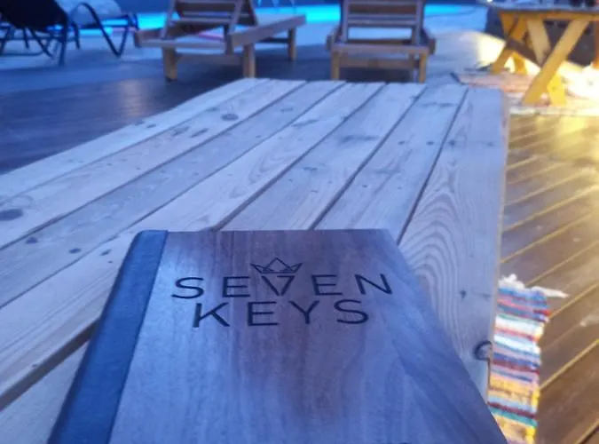 Seven Keys Luxury Suites *